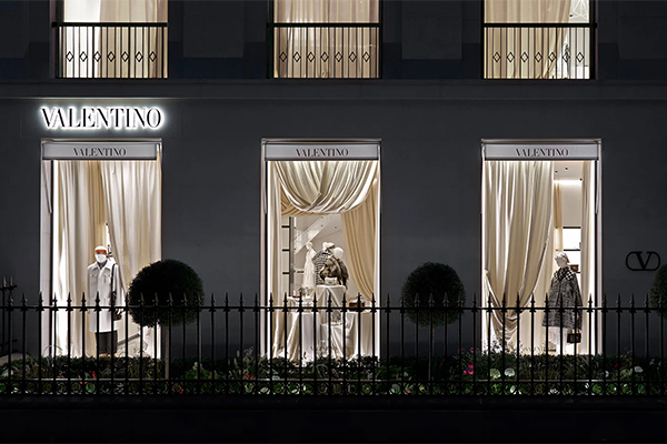 Valentino Boutique at Avenue Montaigne 35. /// credit: Valentino