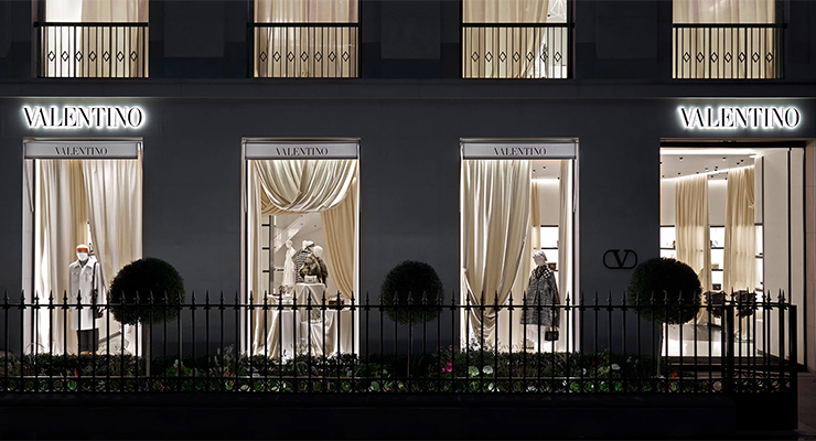Valentino Boutique at Avenue Montaigne 35. /// credit: Valentino