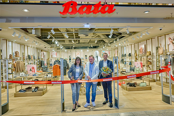 Opening of Bata's first store in Germany at Isenburg Zentrum, with Annett Gurczinski, Center Manager of the Isenburg-Zentrum, Stefan Schußmann, Director Retail Real Estate Consulting & Development at IPH, and Manan Aslam, Expansion Germany BATA (left-to-right). /// credit: IPH Group