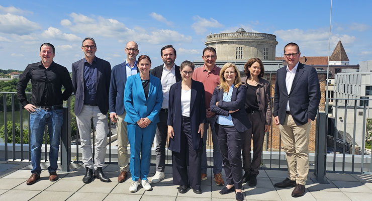 People from left to right: Mr. Eder (IFG), Mr. Siegfried (AIP), behind them Mr. Klein (IPH), Mr. Kammerbauer (BBE), Mr. Wotruba (BBE), Ms. Harst (City of Ingolstadt), Prof. Dr. Rosenfeld (Economic Advisor to the City of Ingolstadt and Chairman of IFG), Ms. Daffner (IFG), Ms. Scholze (AIP), Ms. Wittmann-Brand (City Planning Officer for the City of Ingolstadt). /// credit: BBE Handelsberatung